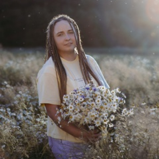 Анечка Леонова